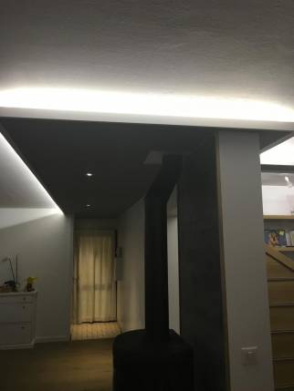 Pose d'une toile tendue aux murs et aux plafonds 