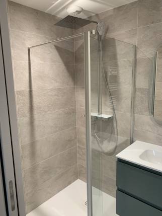 Salle de bain entièrrement aménagée à Saint-Grégoire