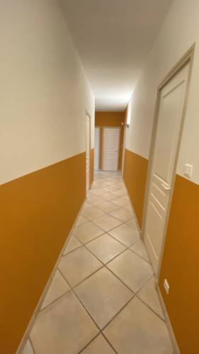Rénovation des peintures d'un couloir à Abrest