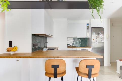 Cuisine blanche et verte : réagencement et rénovation dans un appartement lyonnais, quartier Tête d’Or