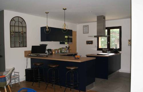 La cuisine vue du salon 