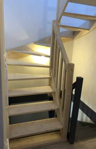 Escalier 2 quarts tournant sans contremarche en pin (91)