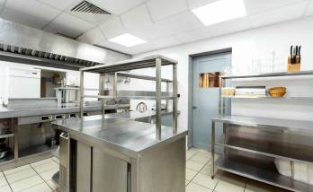 Changement de porte d'un restaurant à Neuilly