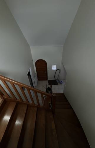 Cage d'escalier rénovée après travaux par La Maison Des Travaux Bruz