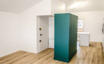 Sas d'entrée créer par l'architecte avec placards de rangement intégrés