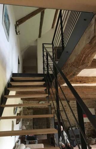 Escalier noir et bois 2/2