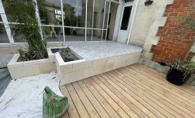 Rénovation ancienne maison avec ouverture mur façade arrière sur espace jardin terrasse aménagée près de Douarnenez (29100)