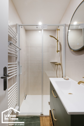 Grande de douche à receveur plat