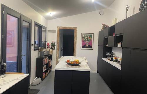 Ilot central plan de travail effet marbre