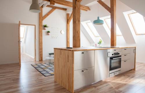 Aménagement de combles en studio fonctionnel et lumineux