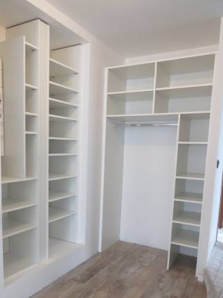 Intérieurs de placards sur mesure pour une suite parentale dans  l'ouest de Lyon