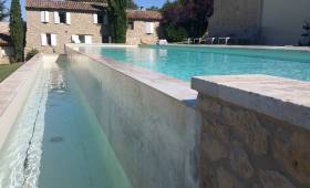 Piscine coté cour 