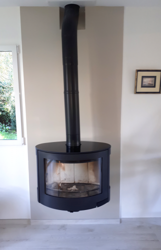 Cheminée suspendue de forme ovale