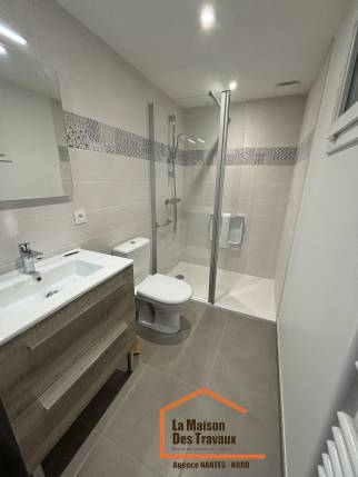 Création d'une salle d'eau dans une buanderie de garage à Nantes