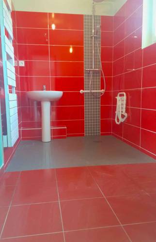 Création salle d'eau handicapé - espace toilettes - Saint-Briac