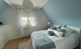 Chambre mansardée bleu