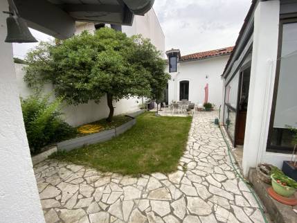 Ancienne terrasse en pierre naturelle avant rénovation extérieure - Montauban 82000