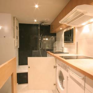 Rénovation complète d'un studio de 16m² à Paris - Cuisine et baignoire