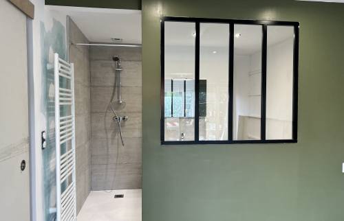 Salle de bain pendant les travaux de renovation de nos artisans