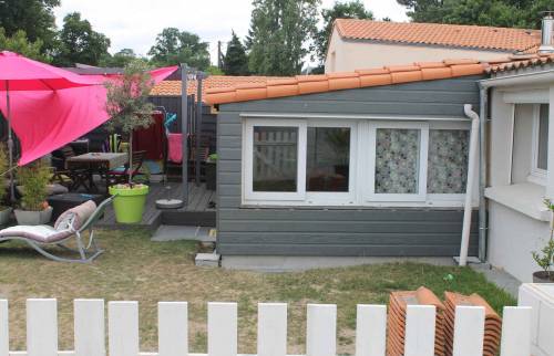 Extension en bardage bois de 6,8 m², à Vertou (44)