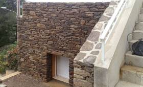 Travaux maçonnerue sur façade en granit bouchardé grège à  Mahalon (29790)