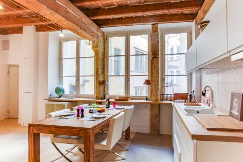 Réhabilitation complète d’un plateau de 60 m pour le transformer en appartement destiné à la location meublée à Lyon, quartier Saint Paul