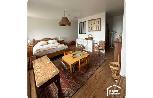 Chambre pour enfant lumineuse entièrement en bois