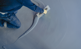 mise en œuvre d'une résine sur un sol de garage à Talant (21)