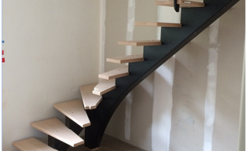 Pose d'un escalier bois et métal