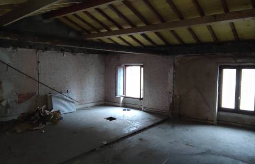 Création d’un salon cuisine – chantier de rénovation à Vénérieu