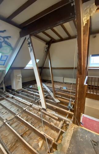 Préparation des surfaces avant le cloisonnement 