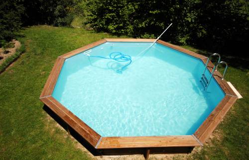 Construction d'une piscine semi-enterrée 