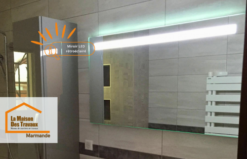 Miroir LED rétroéclairé avec éclairage homogène et économe en énergie, parfait pour une ambiance douce et élégante.