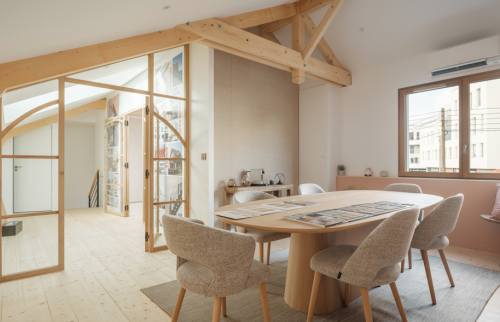 Surélévation de 47 m² de l'agence La Maison des Travaux Vertou - salle de réunion