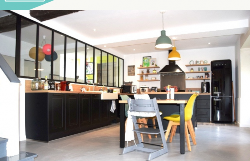 Sainte-Maxime : Création d'une Cuisine Familiale Pratique et Élégante