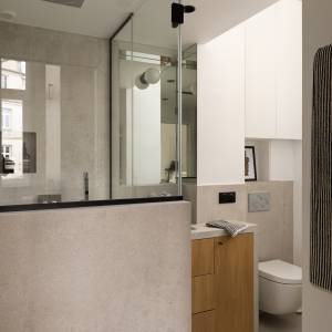 Salle de bains compacte avec douche, toilettes et buanderie – projet Grande Armée