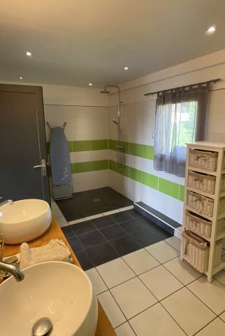 Salle de bain V - Avant - architecte 73, décorateur intérieur 73, peintre 73, carreleur 73, plaquiste 73, plombier 73, électricien 73