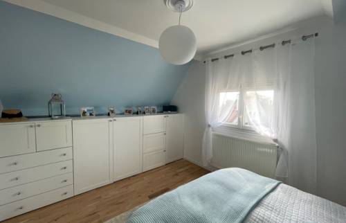 Meuble de rangement de la chambre bleu