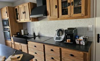 Rénovation d’une cuisine chaleureuse style atelier – Châtel