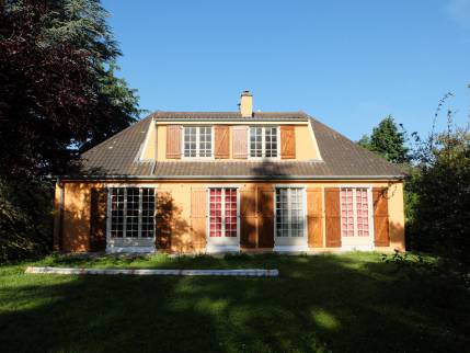 Villa à Saint Cyr au MOnt D'OR (69450) : ravalement de façade dans les tons orangés