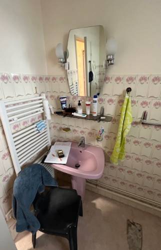 Ancienne salle d'eau avant travaux de rénovation intérieure dans un appartement - Nantes 44