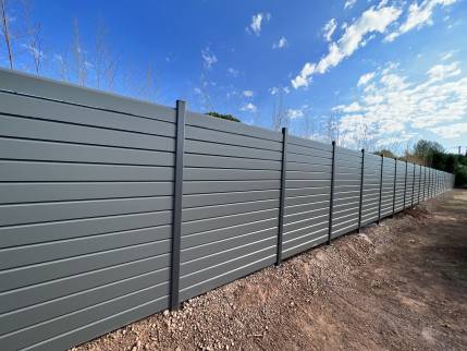 installation d'une clôture par scellement