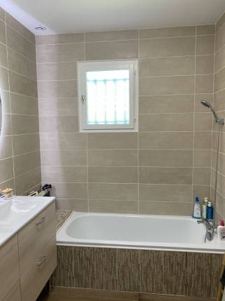 Baignoire rénovée dans une salle de bain rénovée - Montauban 82000