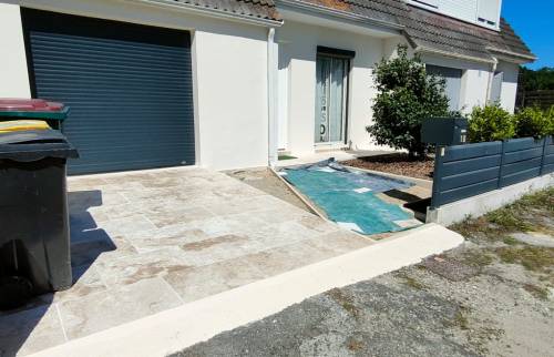 Rénovation allée carreaux en travertins maison Pessac