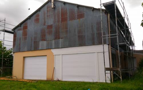 Avant travaux Ancien bardage hors d'âge sur ossature et  charpente bois