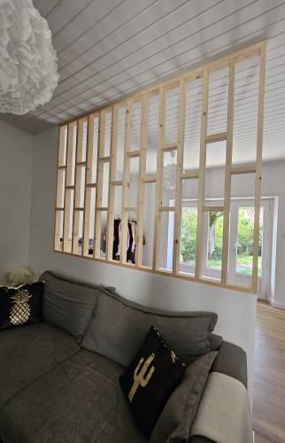 Décoration intérieure avec cette claustra en bois 