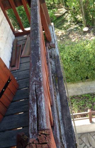 Balcon en bois avant rénovation (Yerres, 91330)
