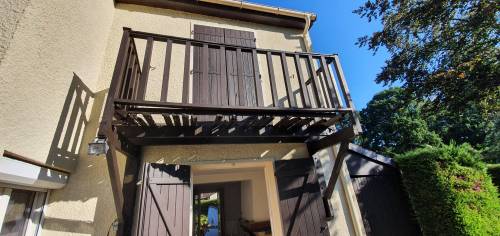  Ancien balcon en bois avant remplacement intégral - Lésigny 77150