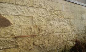 le mur avant les travaux à MONTRICHARD (41)