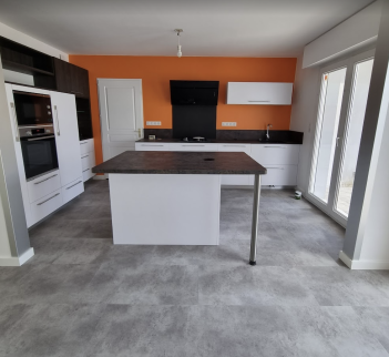 Rénovation d’une cuisine contemporaine à Pineuilh